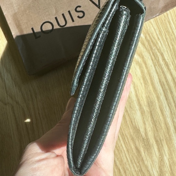 Authentic Louis Vuitton black Epi wallet - Picture 10 of 12